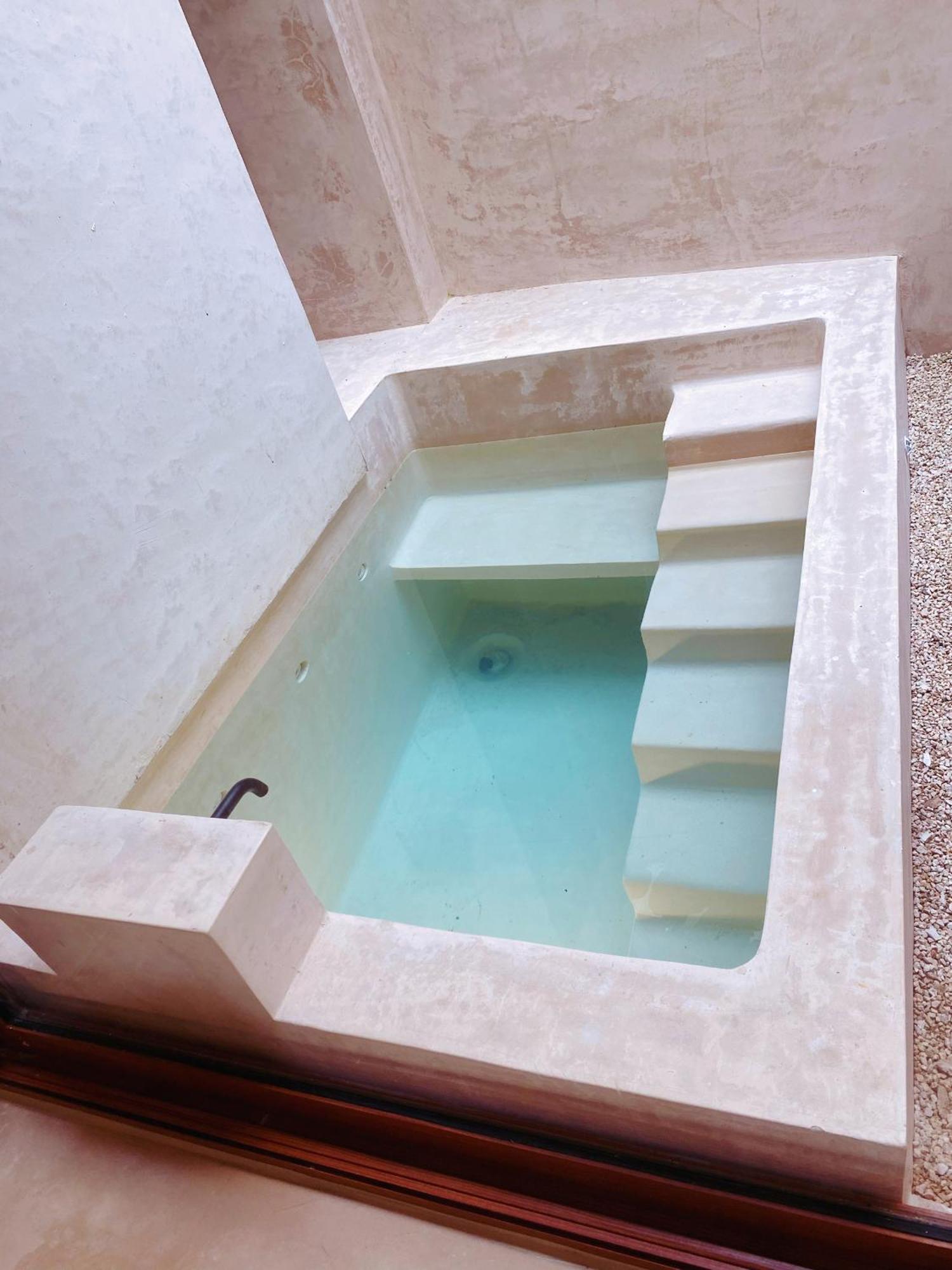 Makan Brand New 2-bedroom With Patio And Pool
