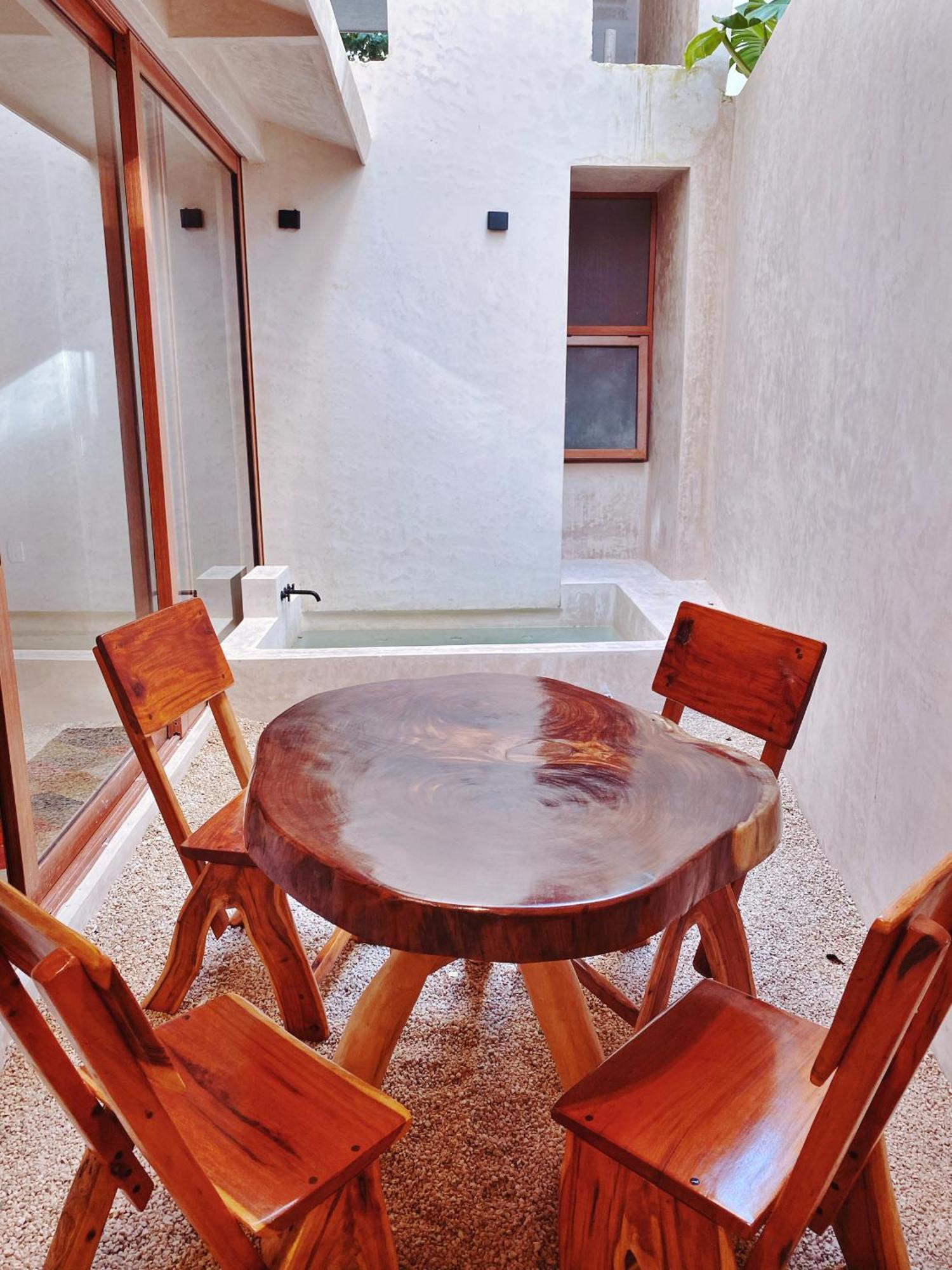 Makan Brand New 2-bedroom With Patio And Pool Apartment