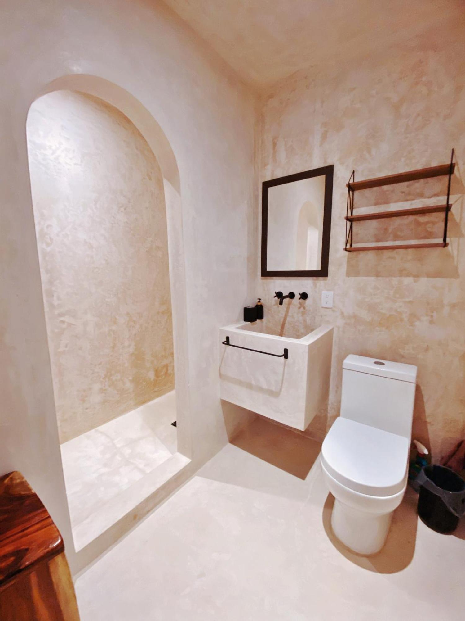 Makan Brand New 2-bedroom With Patio And Pool Apartment *