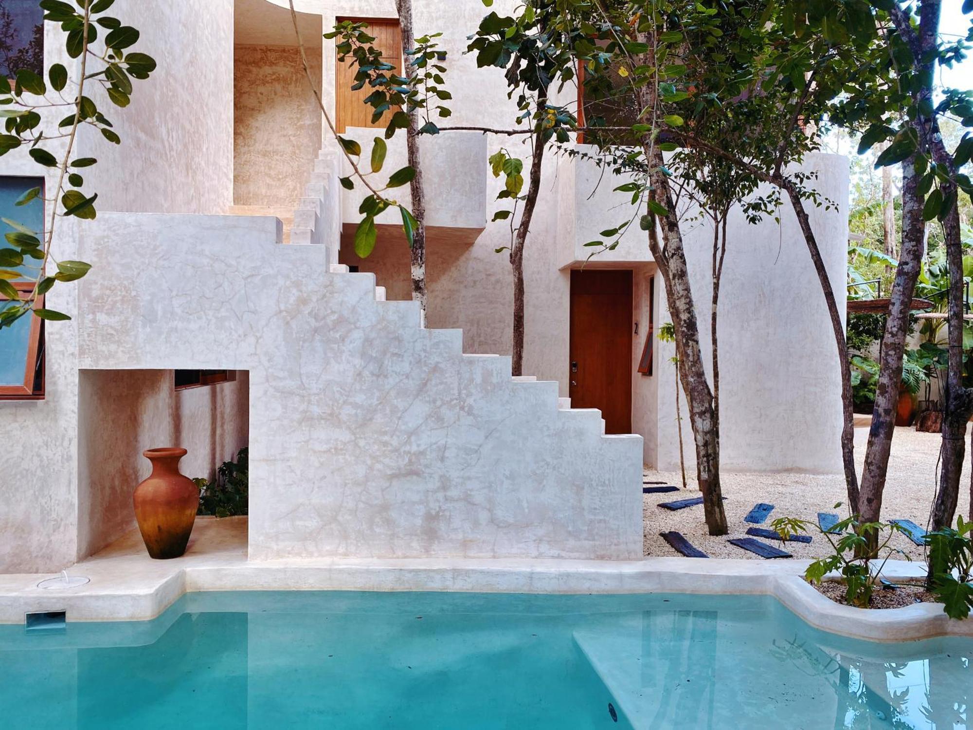Makan Brand New 2-bedroom With Patio And Pool Apartment